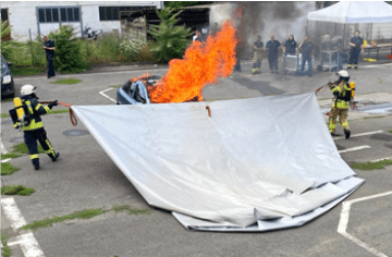 Vlitex: fire containment blankets for extinguishing batteries